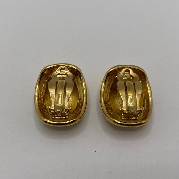 Vintage Gold-Toned Large Clip-on Round Earrings - Picture 6 of 9